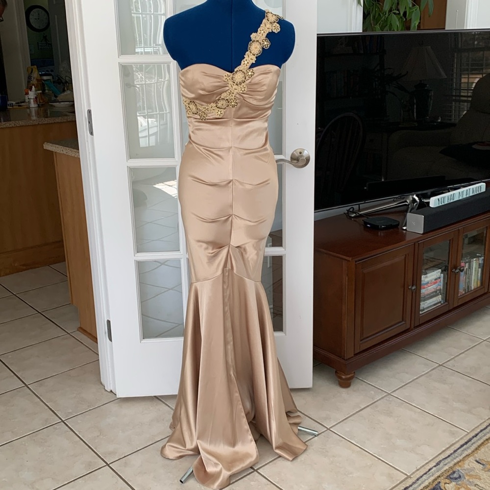 Xscape size 4 gold satin embellished mermaid gown NWT